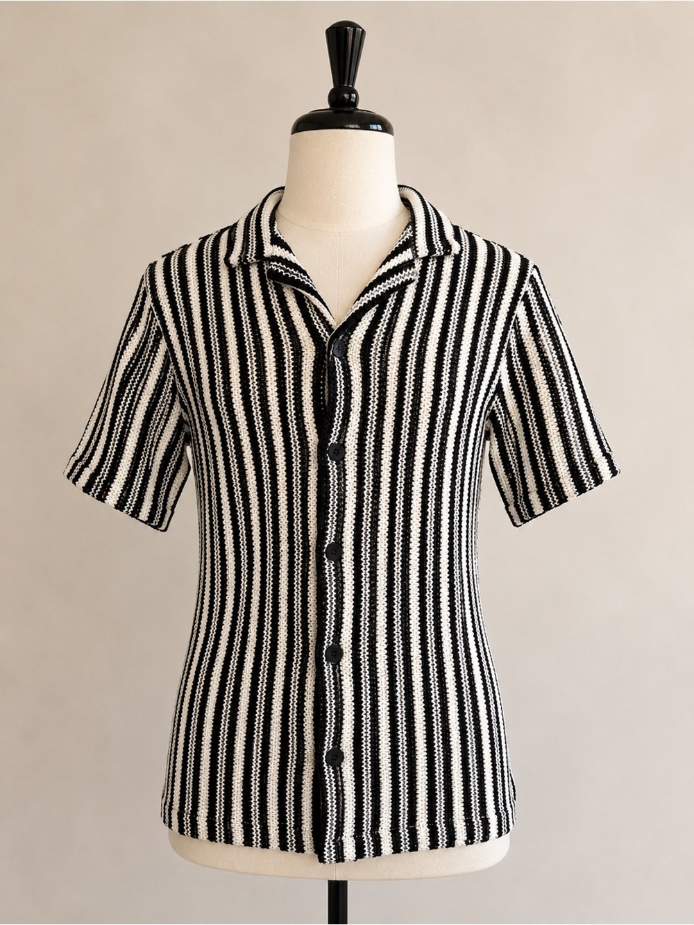 Men's Black & White Striped Short-Sleeve Button-Down Shirt